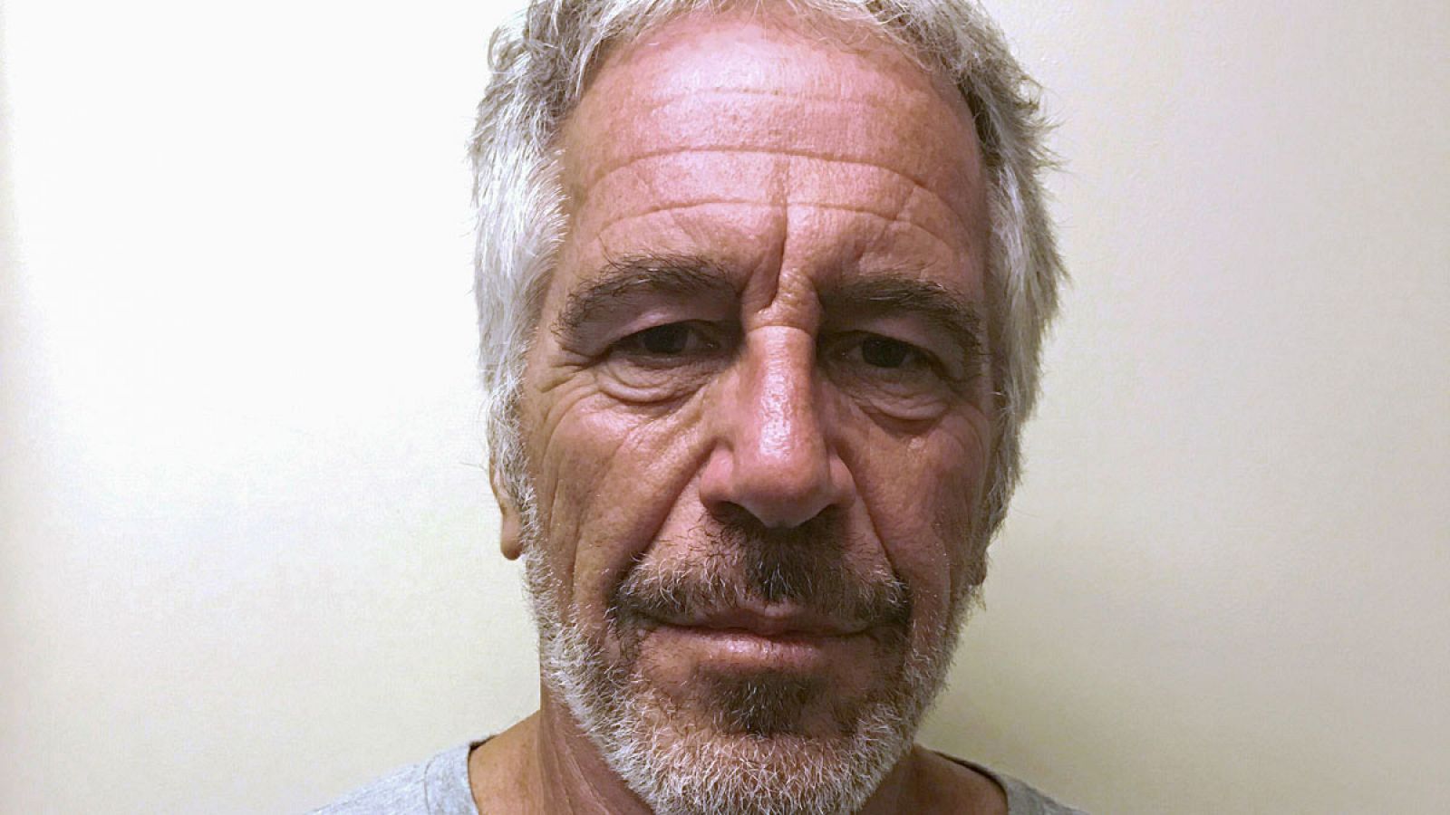 Una imagen policial de Jeffrey Epstein.