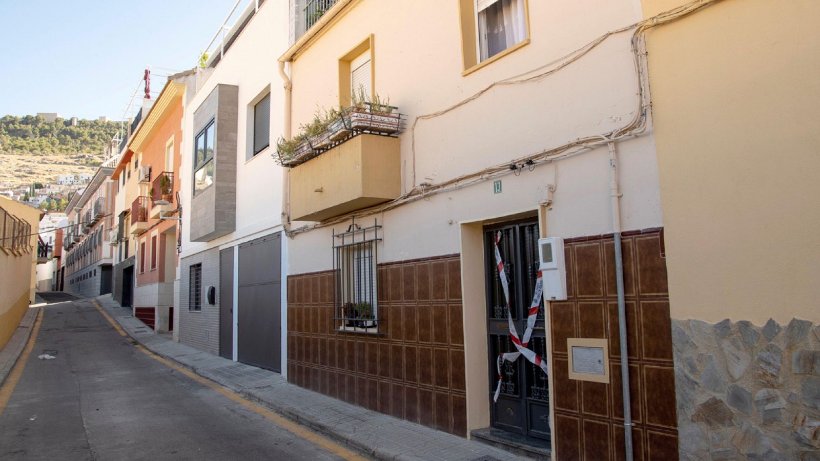Número 13 de la calle Francisco Ayala García Duarte, en Jaén, donde una mujer de 73 años ha sido asesinada presuntamente por su marido