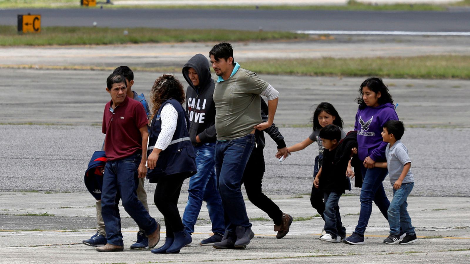 Familias de emigrantes guatemaltecos devueltos a su país desde EE.UU. REUTERS/Luis Echeverria