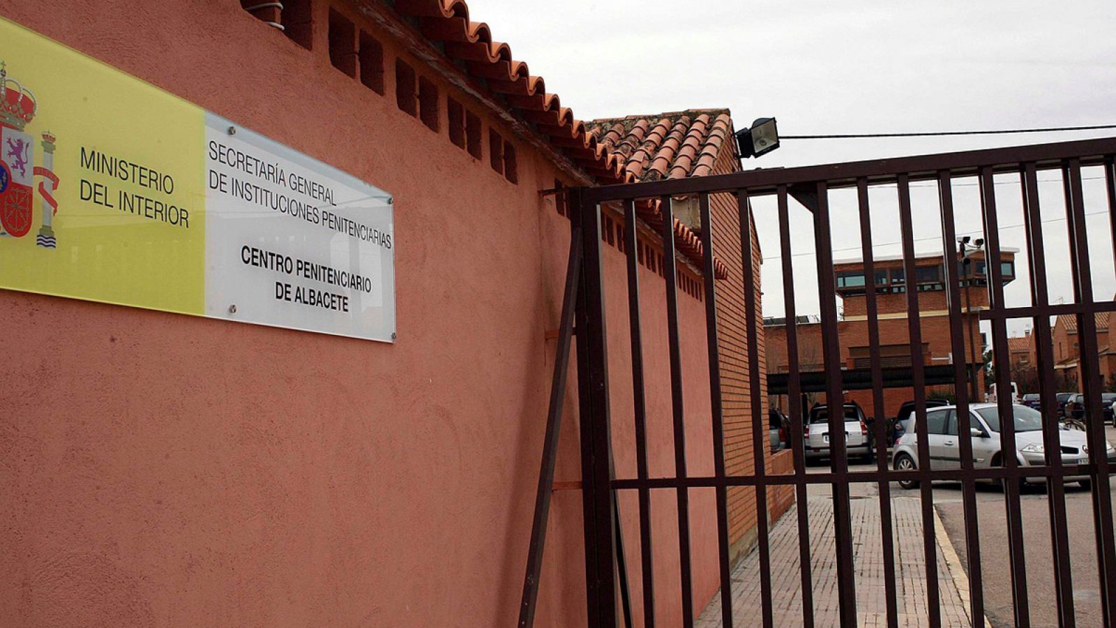 Exterior de la cárcel de La Torrecica, en Albacete, donde se encuentra el matrimonio de Caudete (Albacete) acusado de la muerte de sus dos bebés. Efe/Manu