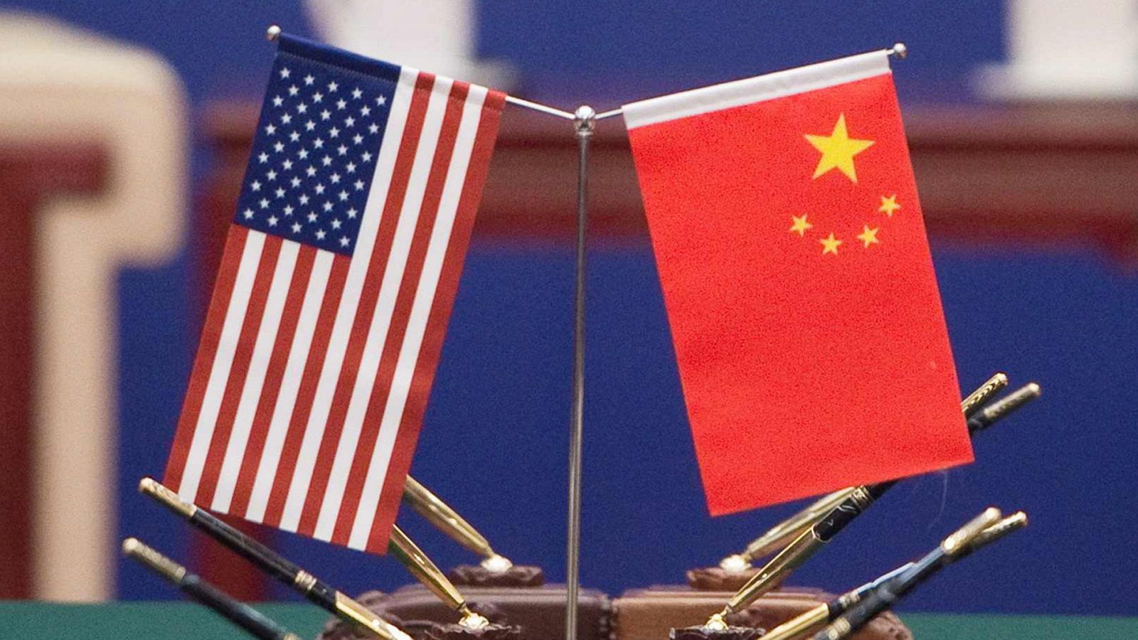 Banderas de EE.UU. y China en una imagen de archivo