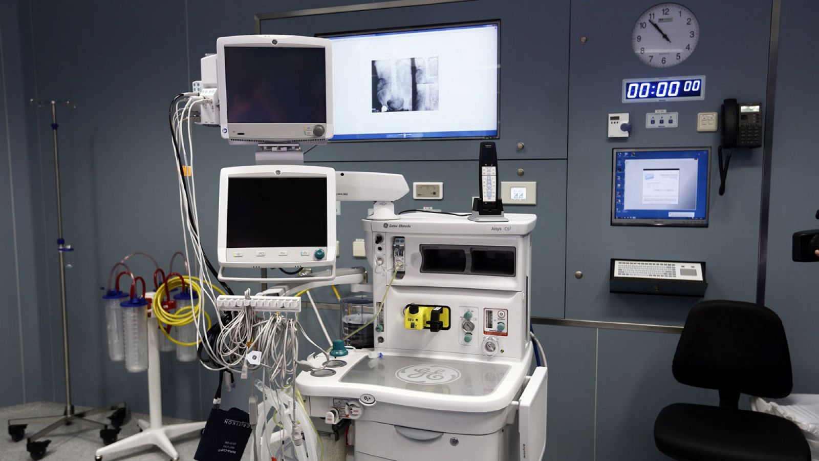 Nuevo equipamiento de un quirófano en un hospital navarro