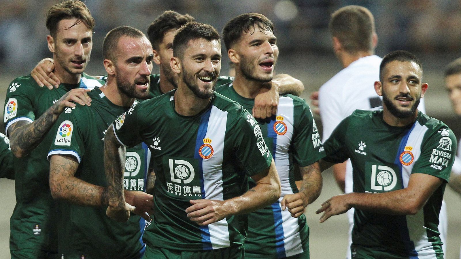 Facundo Ferreyra celebra su gol con sus compañeros del Espanyol.