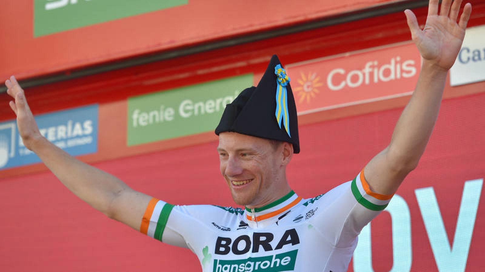 Sam Bennet celebra su segunda victoria en la Vuelta 2019