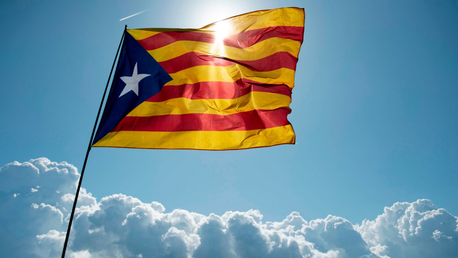 Una estelada ondeando en Badalona