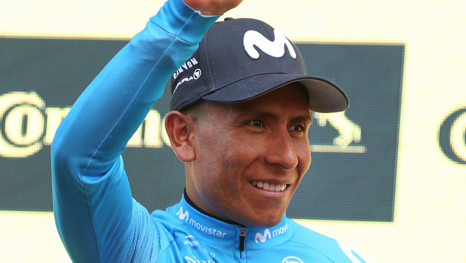 Nairo Quintana celebra en un podio con Movistar en 2019