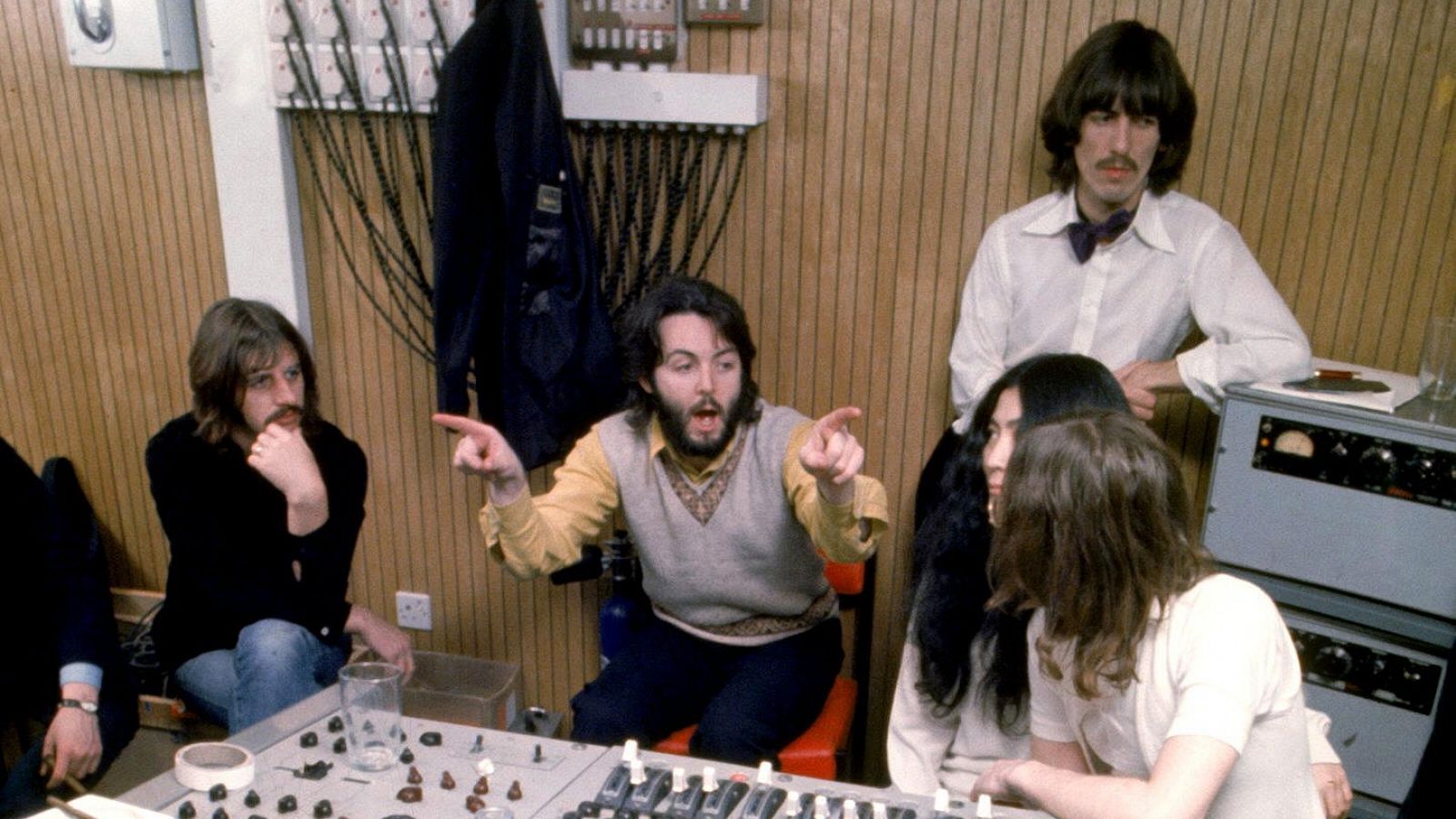 Los Beatles, en la grabación de "Let it be", en 1969.