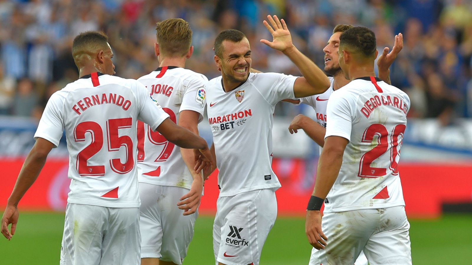 Joan Jordán celebra el gol que puso líder al Sevilla