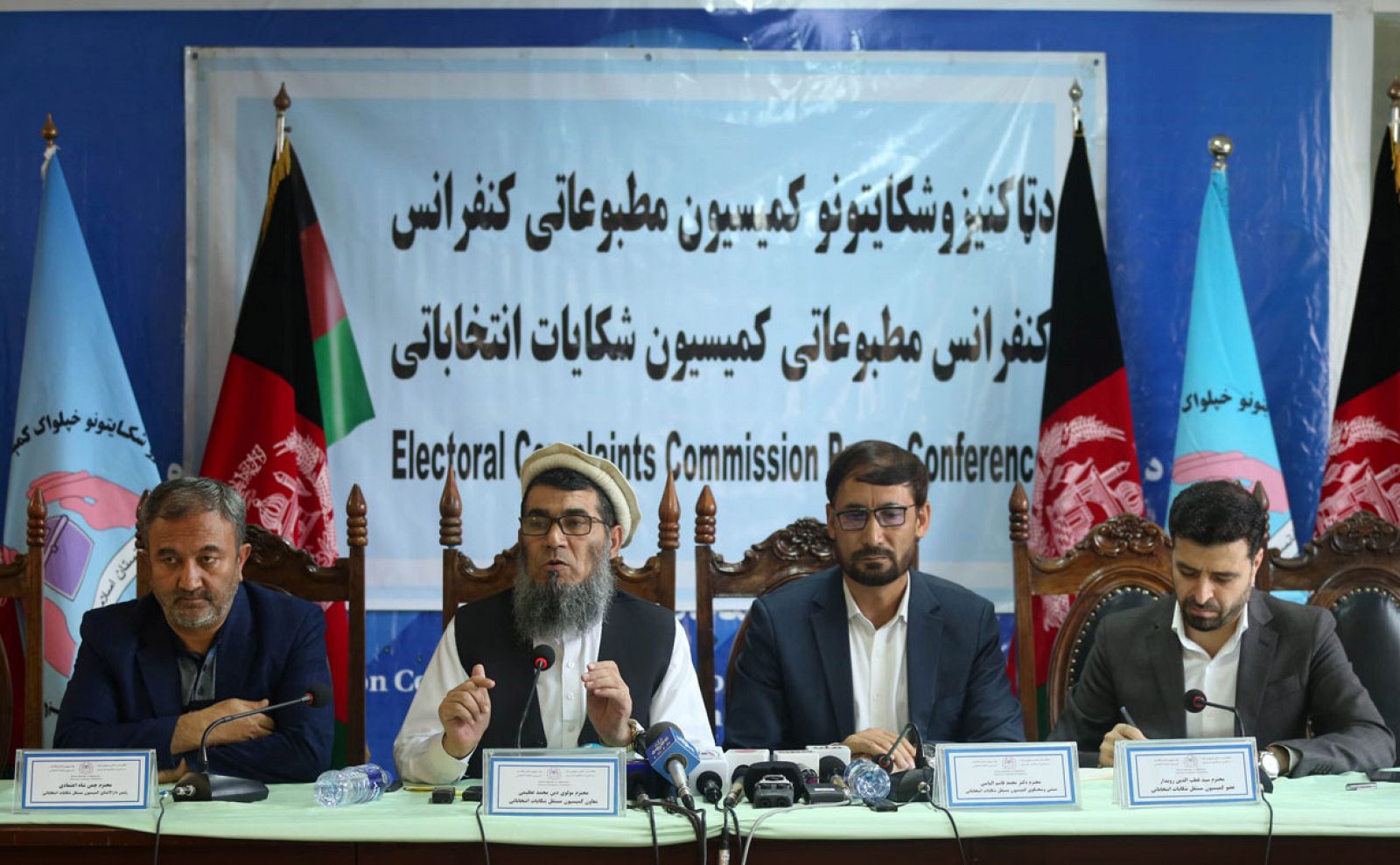 Comisión Electoral Independiente de Afganistán en rueda de prensa.