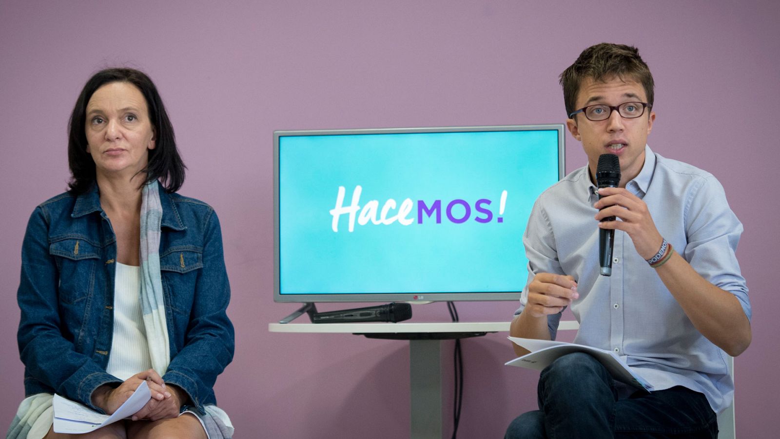 El líder de Más País, Íñigo Errejón, y la exdiputada de Podemos, Carolina Bescansa.