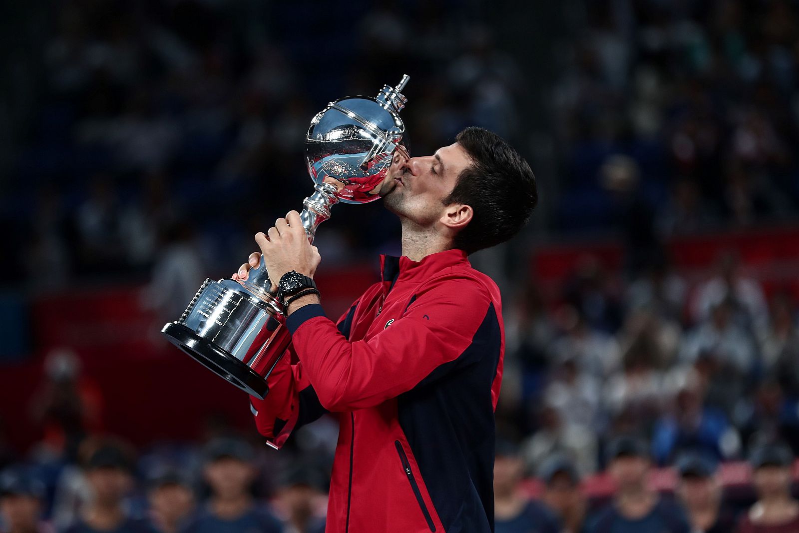 Djokovic gana en Tokio