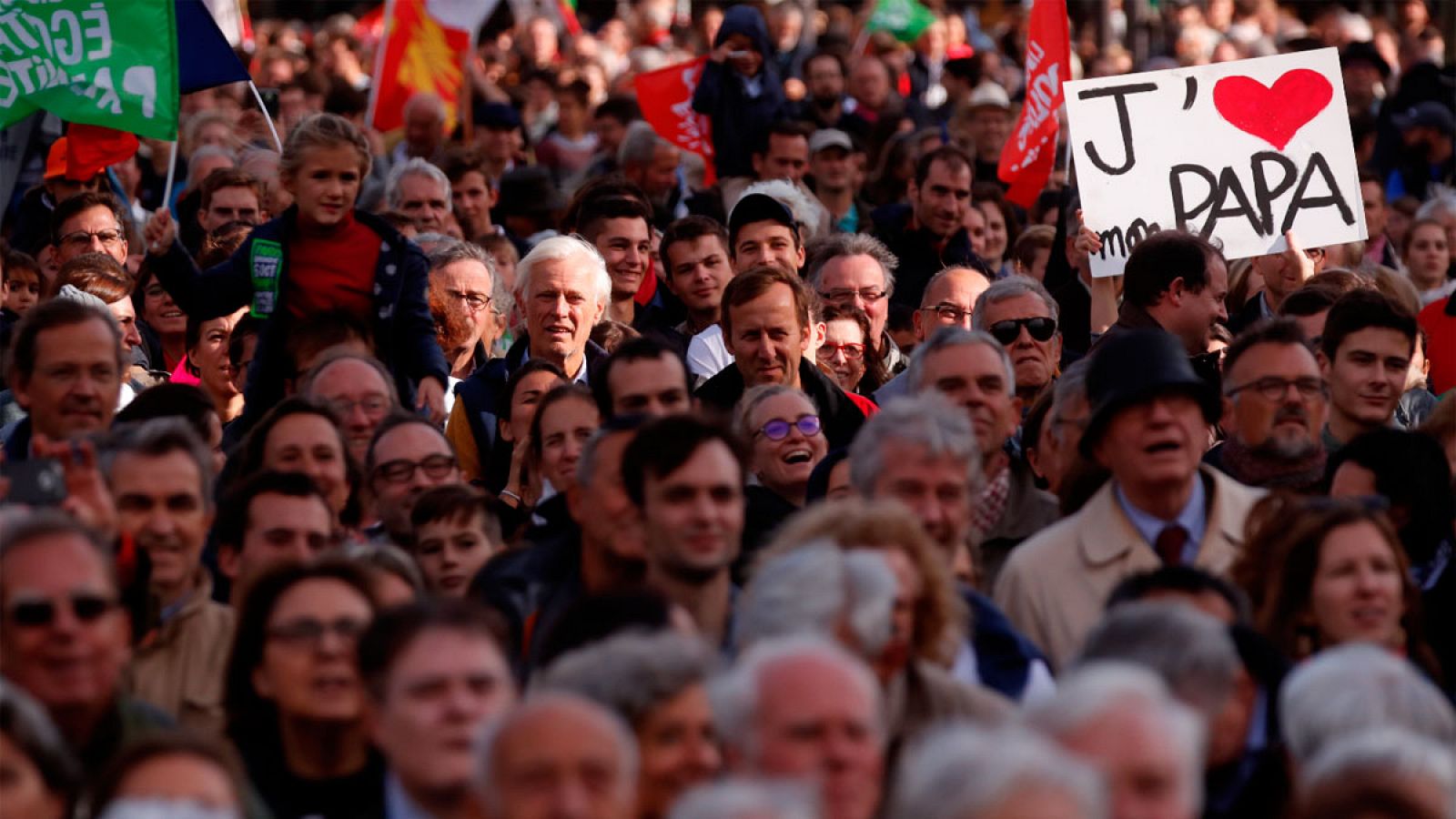 Manifestación en París contra la norma que amplía el derecho a la reproducción asistida a solteras y lesbianas