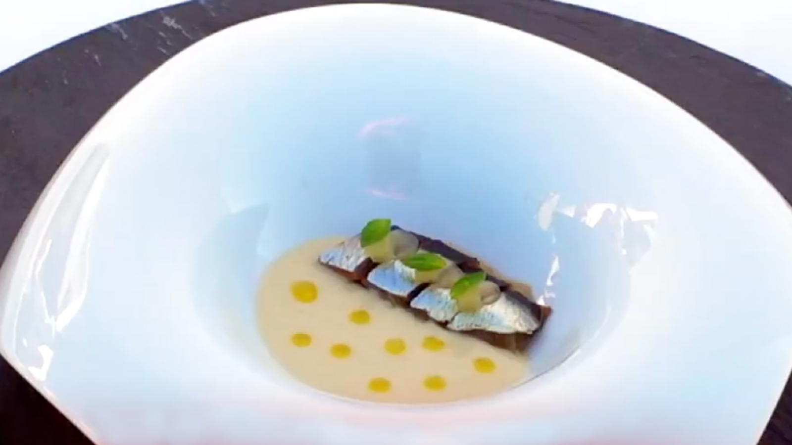 Receta de ajoblanco con sardina, ponzu, gel de manzana ácida y apio