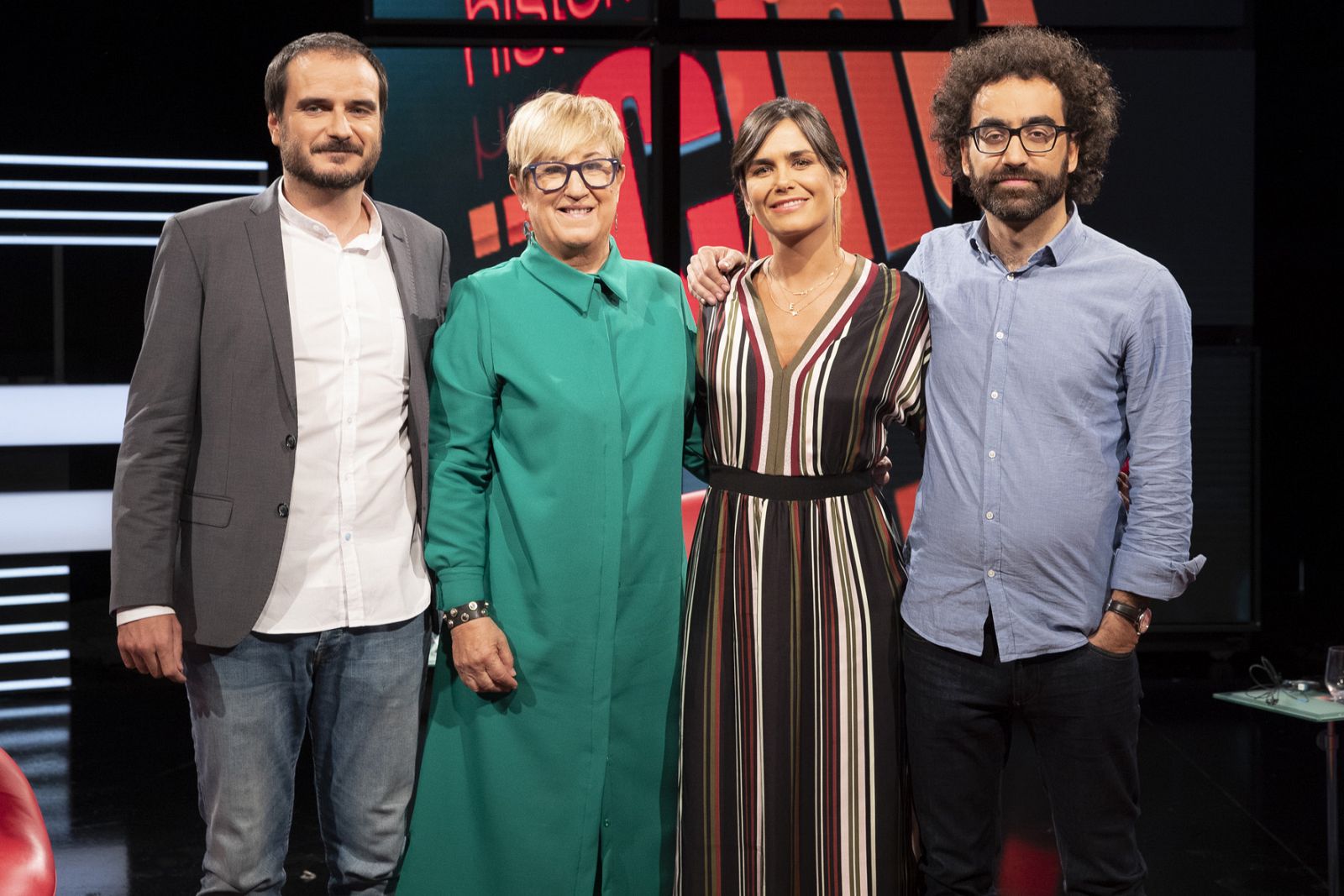 Elena S Sánchez, con los invitados al coloquio, Helena Taberna, Aitor Arregi y Luis Pares