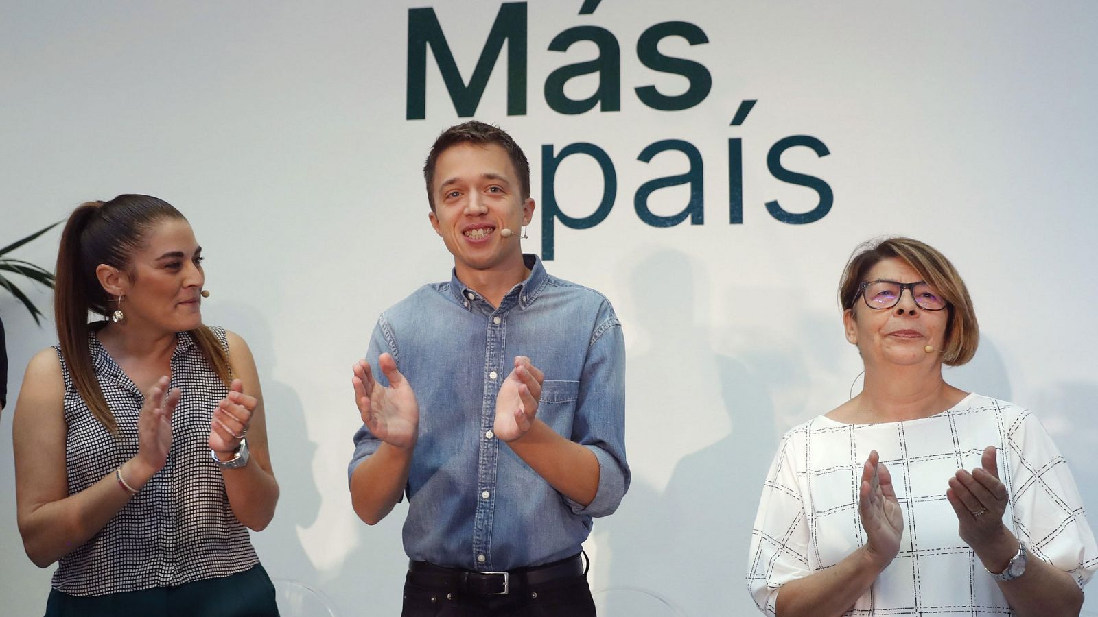 El líder Más País, Íñigo Errejón, acompañado de Mireia Mollá e Inés Sabanés