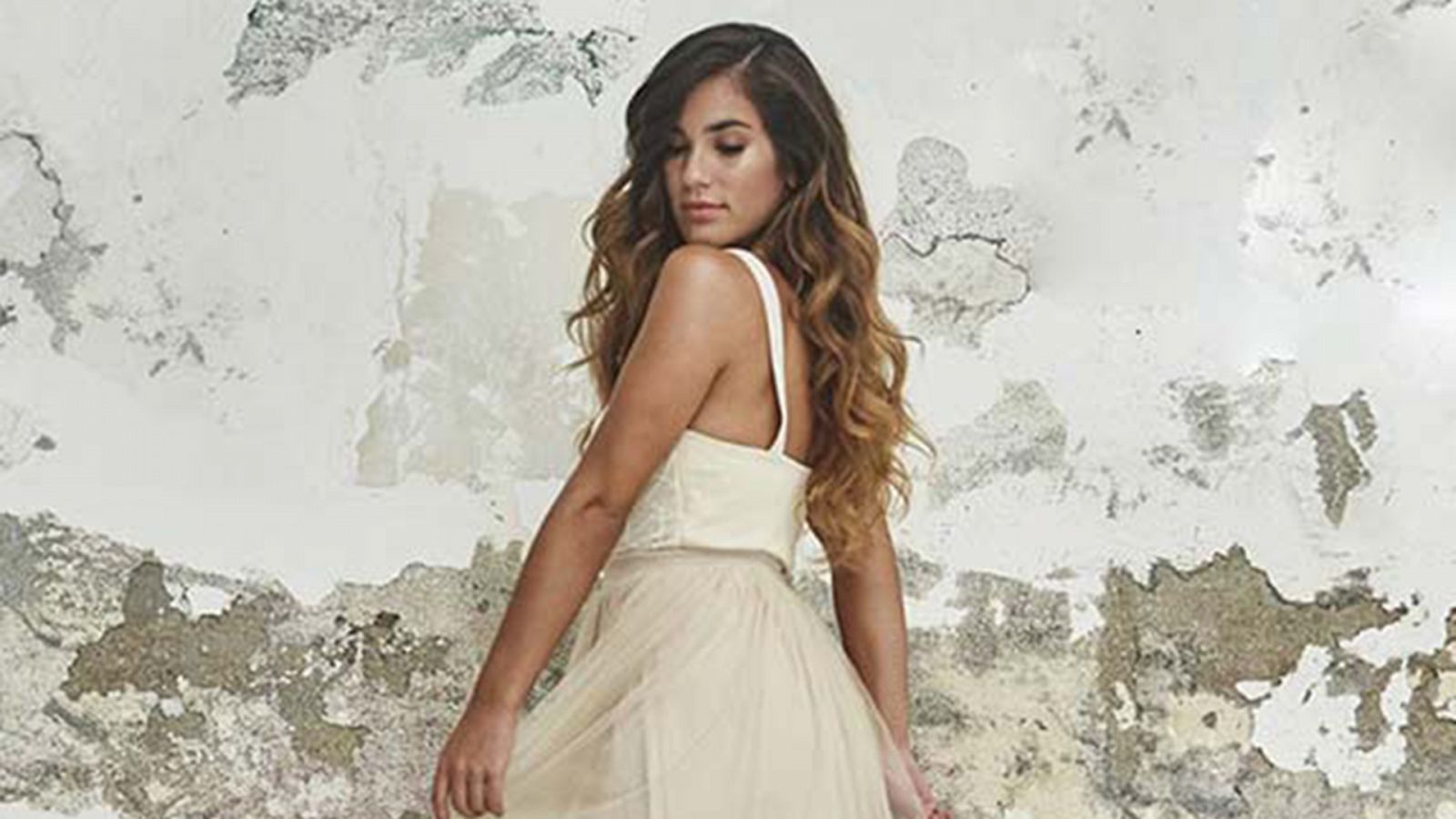 Julia Medina lanza su primer single: 'Dime'