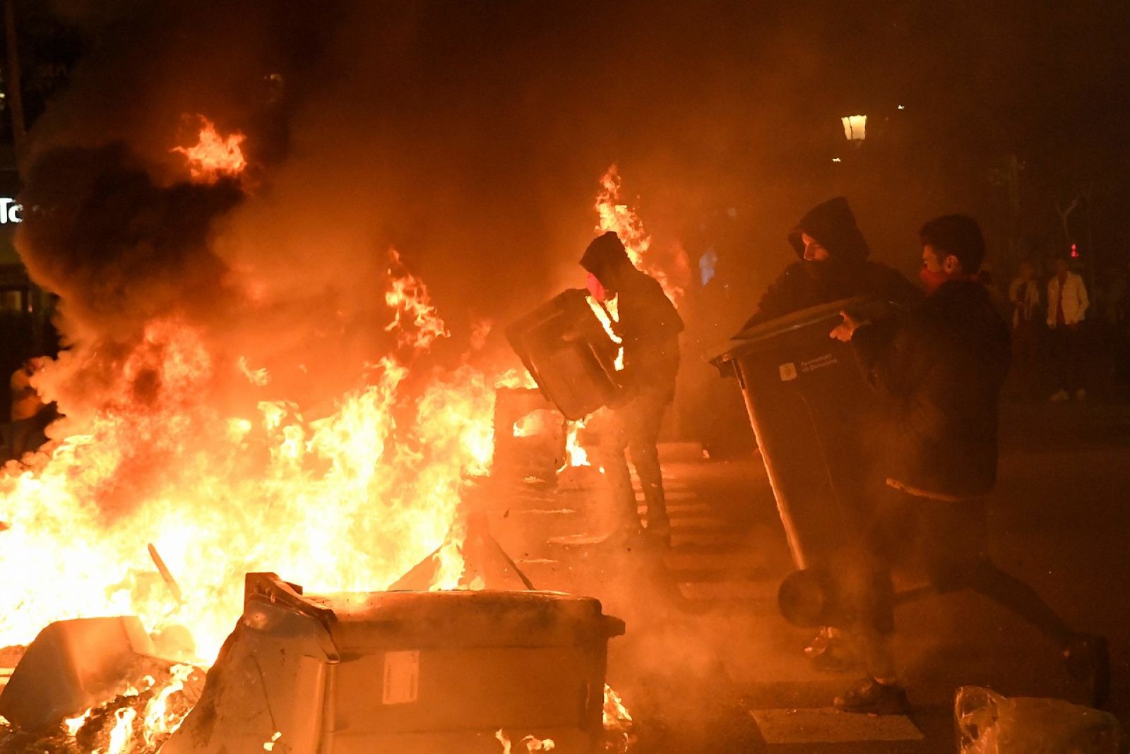 Imágenes de los disturbios sucedido hoy en Barcelona y otras ciudades de Cataluña.