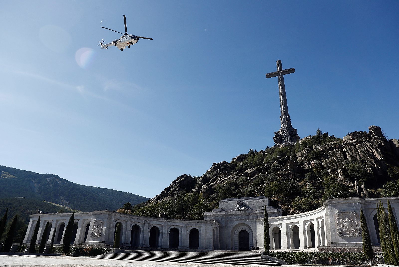 Helicóptero que ha trasladado el féretro con los restos de Franco