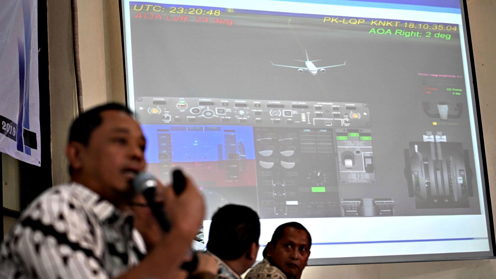 Los investigadores del Comité Nacional de Seguridad en el Transporte de Indonesia, en la presentación del informe sobre el accidente de Lion Air
