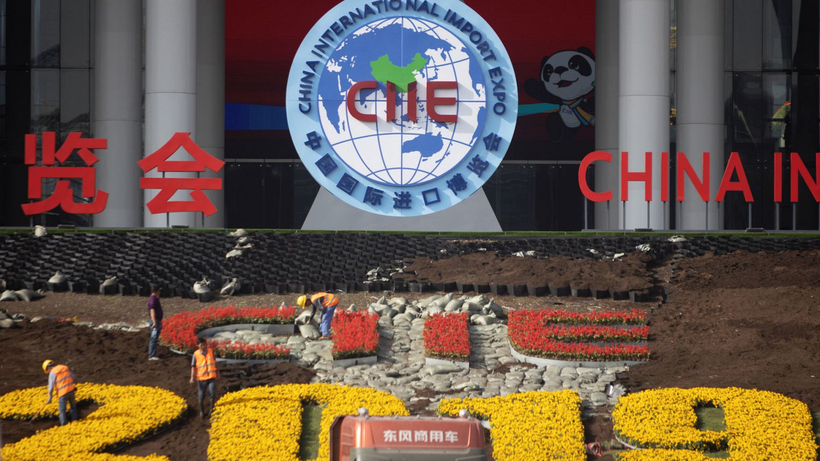 Preparativos de la segunda exposición Internacional de importaciones en Shangai, en China