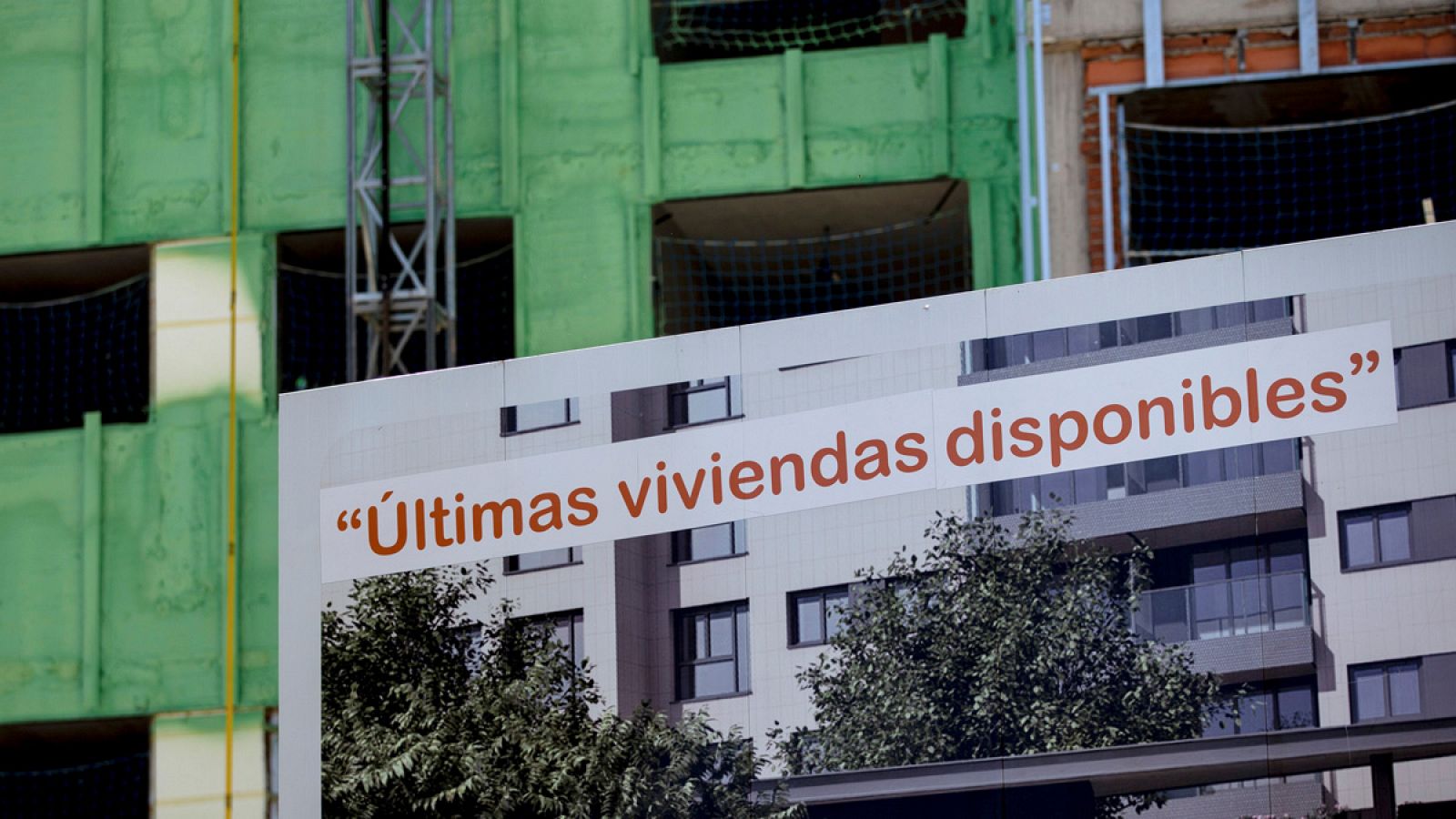 Carteles de venta de viviendas en Madrid