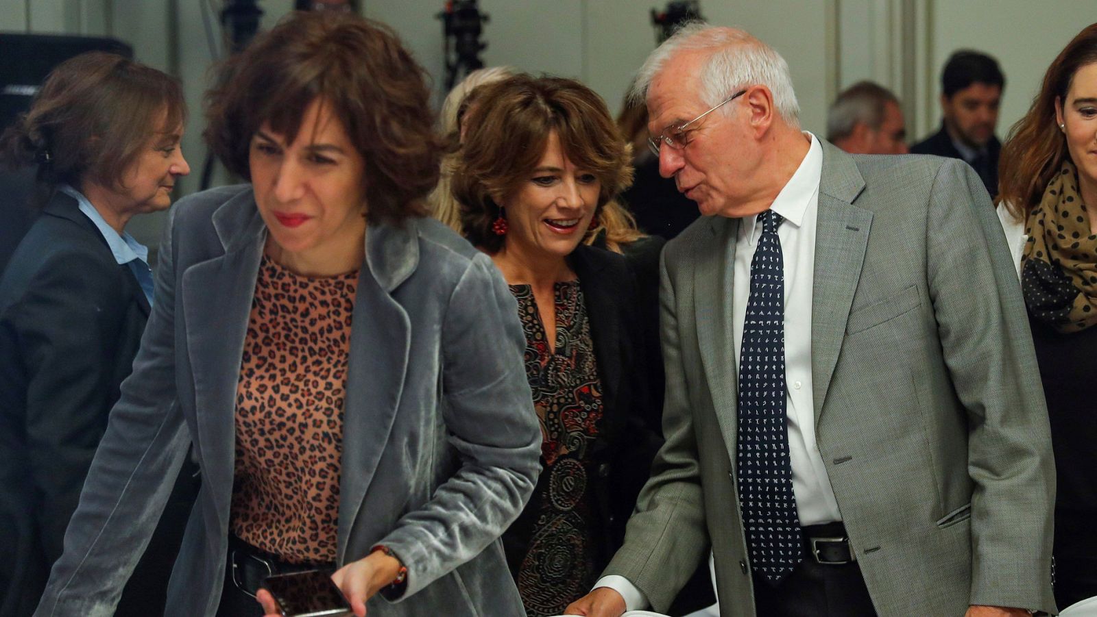 Los ministros de Asuntos Exteriores y de Justicia en funciones, Josep Borrell (d) y Dolores Delgado (c)