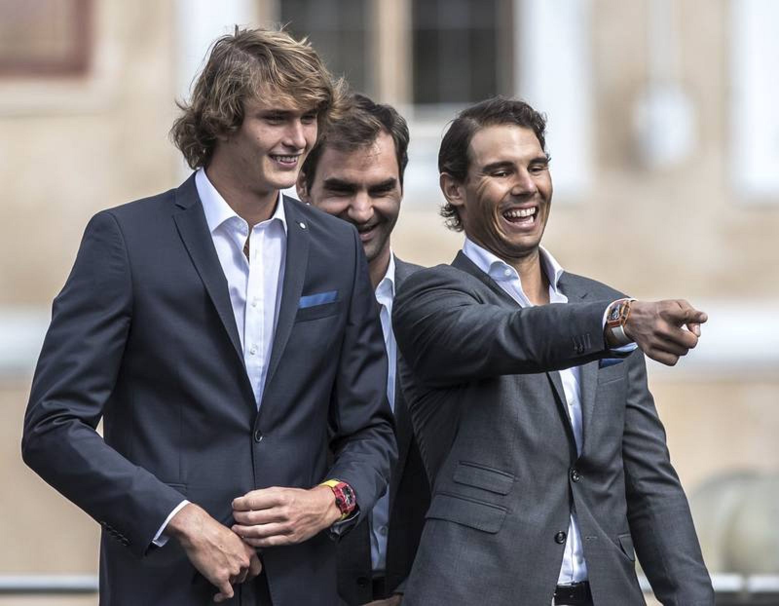 Zverev (izqda) con Nadal y Federer (atrás), el año pasado en Praga