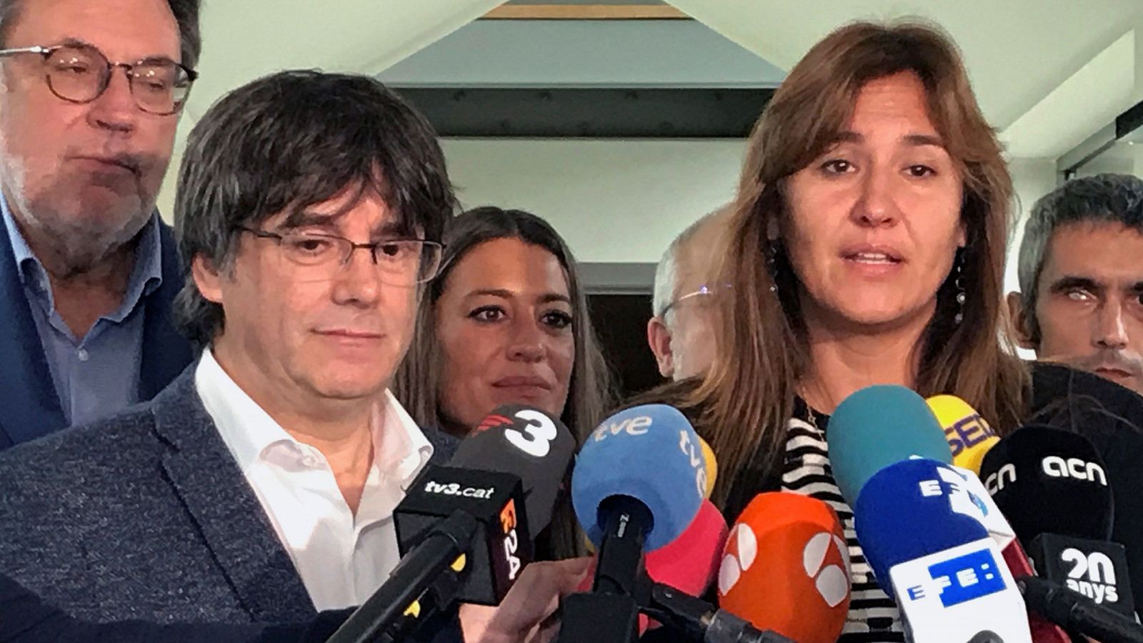 El expresidente de la Generalitat Carles Puigdemont y la número uno al Congreso por Barcelona, Laura Borràs