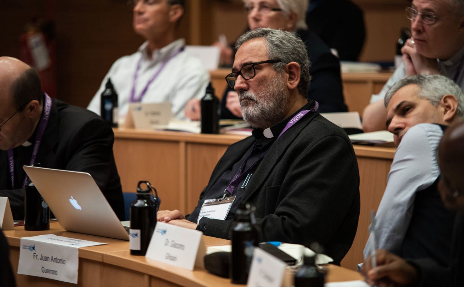 Juan Antonio Guerrero Alves participando en un foro organizado por los jesuitas