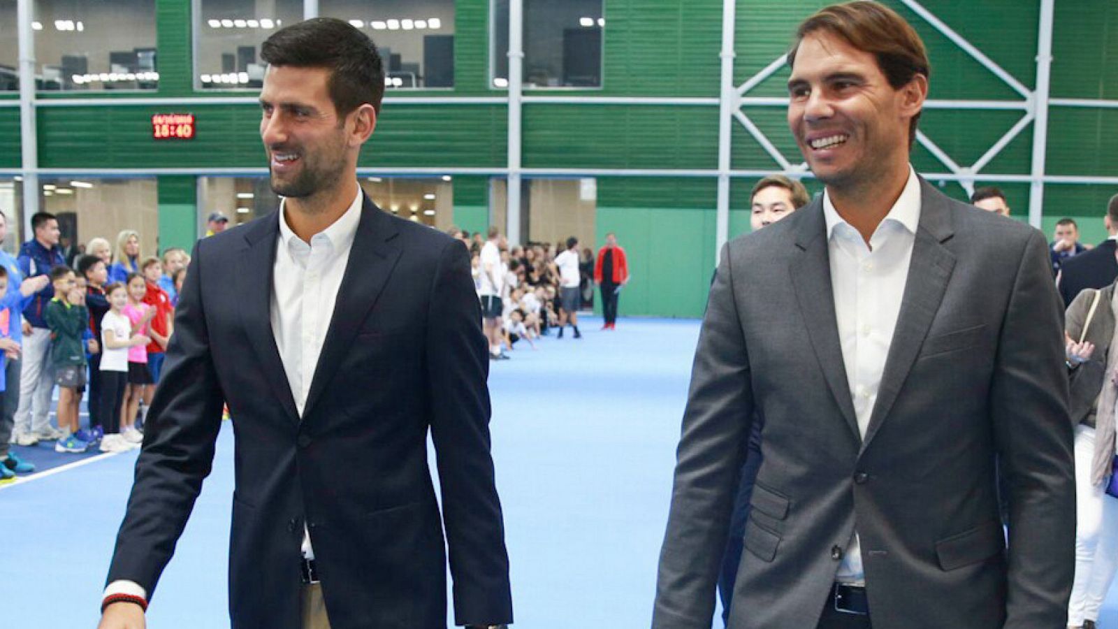 Novak Djokovic (i) y Rafa Nadal (d) en un acto benéfico en Kazajistán previo a la Davis.