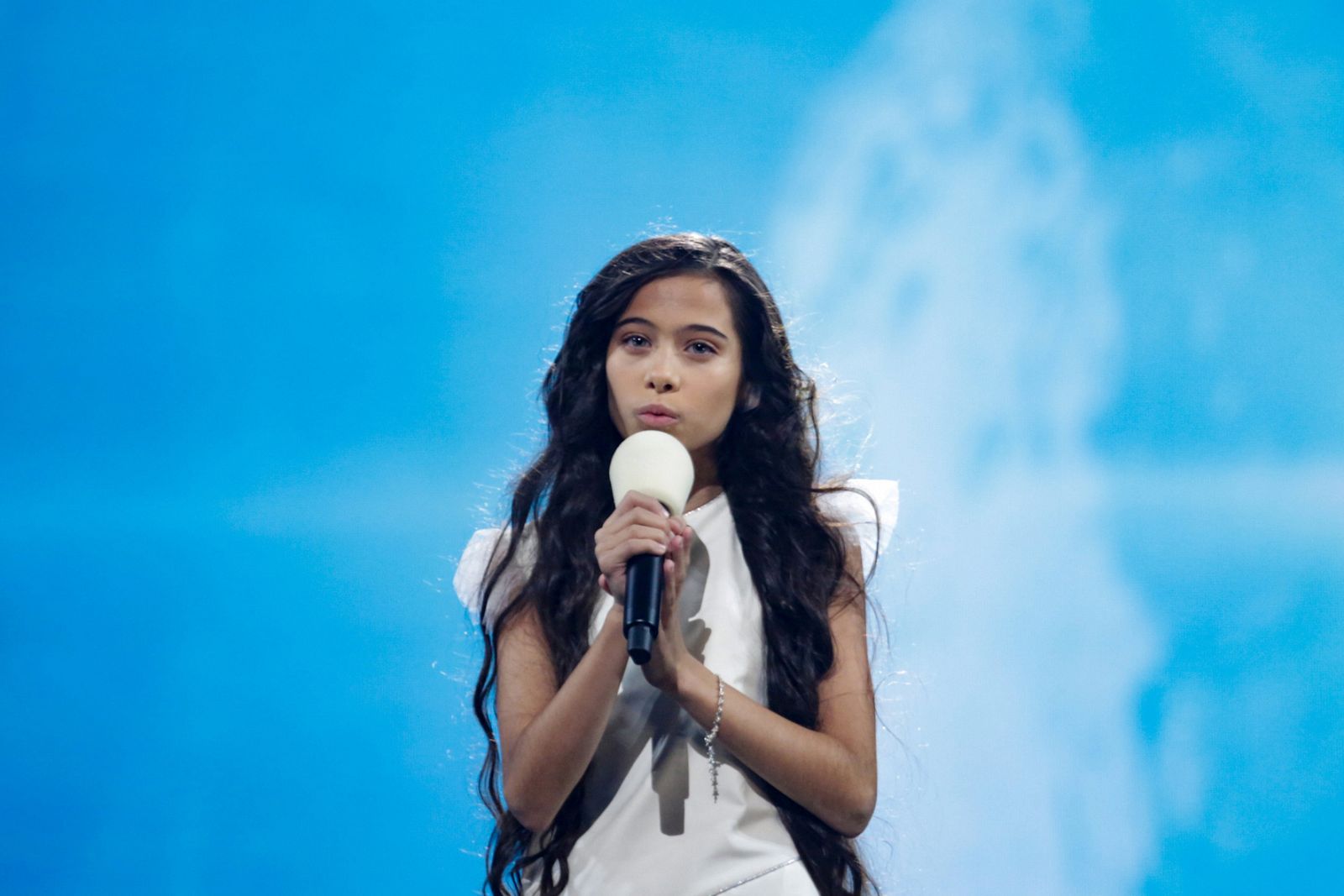 Melani durante su actuación de 'Marte' en Eurovisión Junior 2019