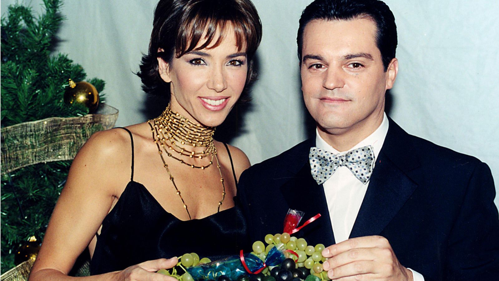 Paloma Lago y Ramón García fueron los comentaristas de las campanadas de 2001 en TVE