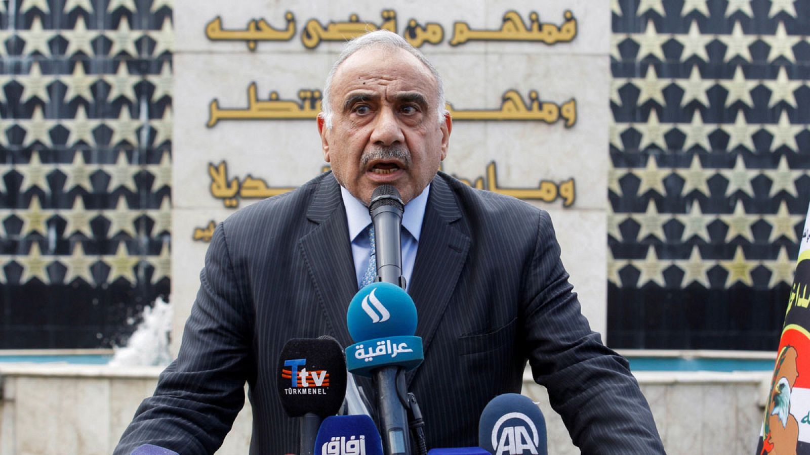 El primer ministro iraquí, Adel Abdelmahdi, en un discurso durante el funeral del General Ali Al-Lami, jefe de la Cuarta División de la Policía Federal y que fue  asesinado en Bagdad el 23 de octubre de 2019  