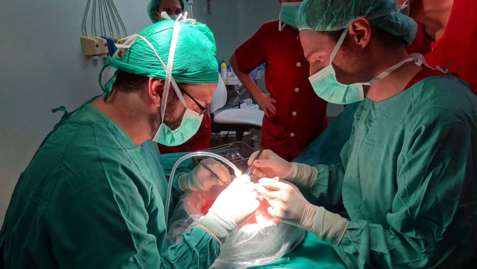 Imagen de archivo de un trasplante pulmonar infantil en el Hospital de La Paz de Madrid