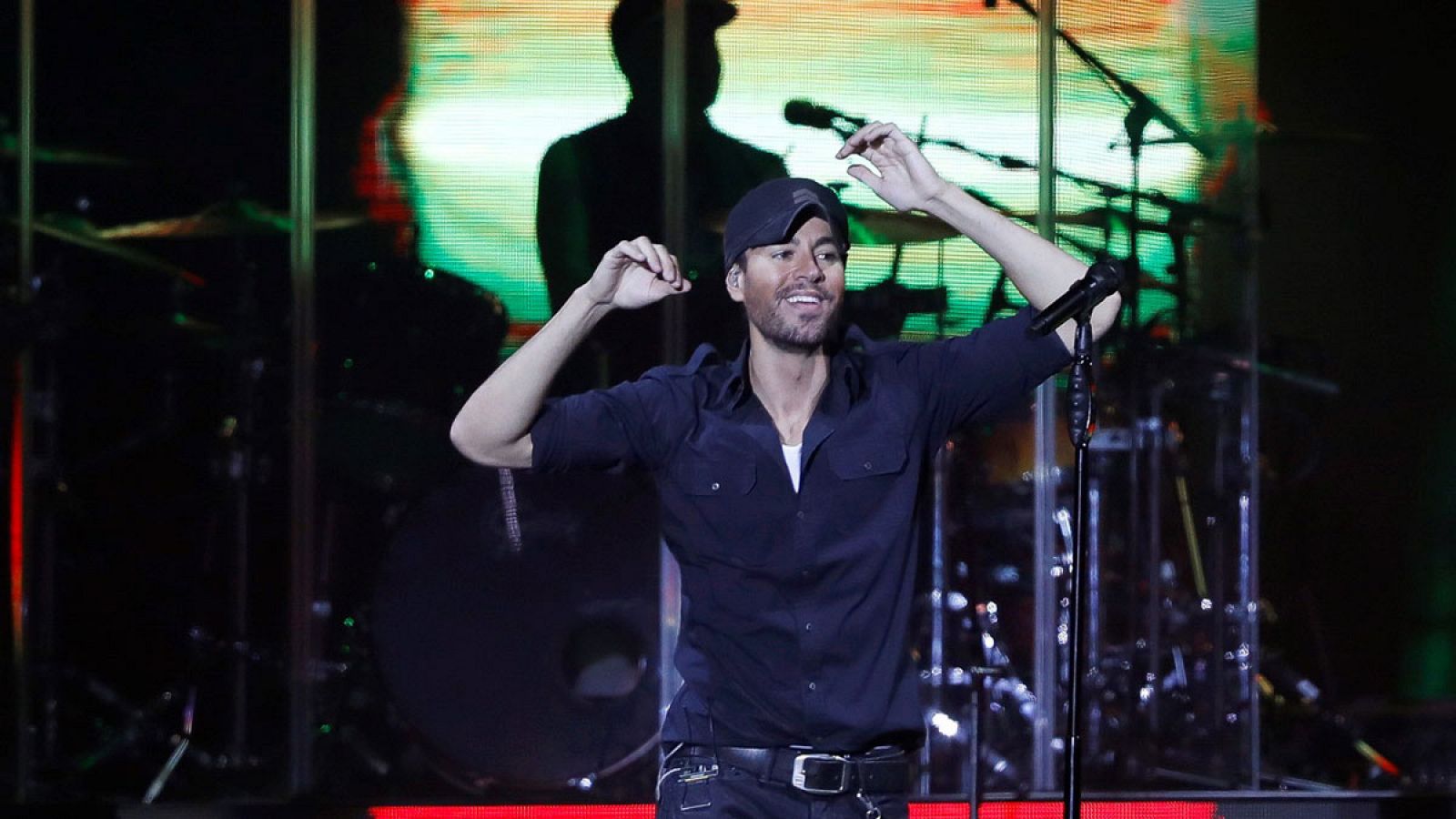 El cantante Enrique Iglesias durante su concierto en el Wizink Center de Madrid el sábado 7 de diciembre de 2019.