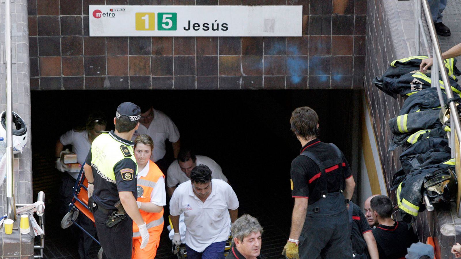 Imagen de archivo del día del accidente del metro de Valencia el 3 de julio de 2006