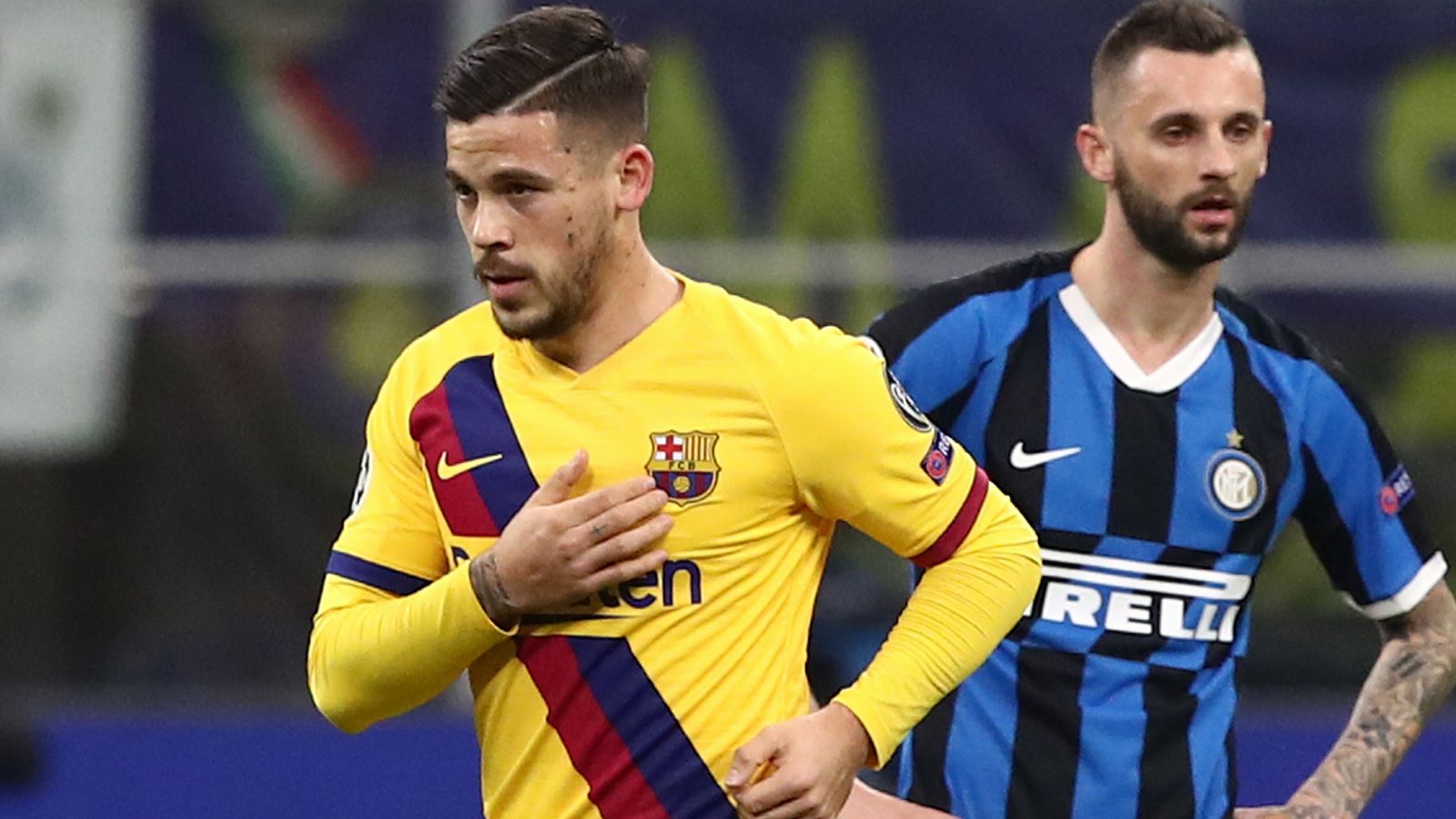 Carles Pérez celebra su gol al Inter.