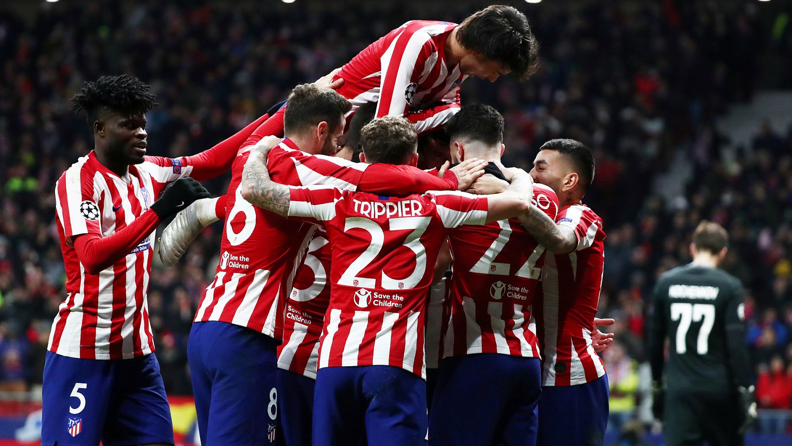 Los jugadores del Atlético de Madrid celebran el gol de Felipe.