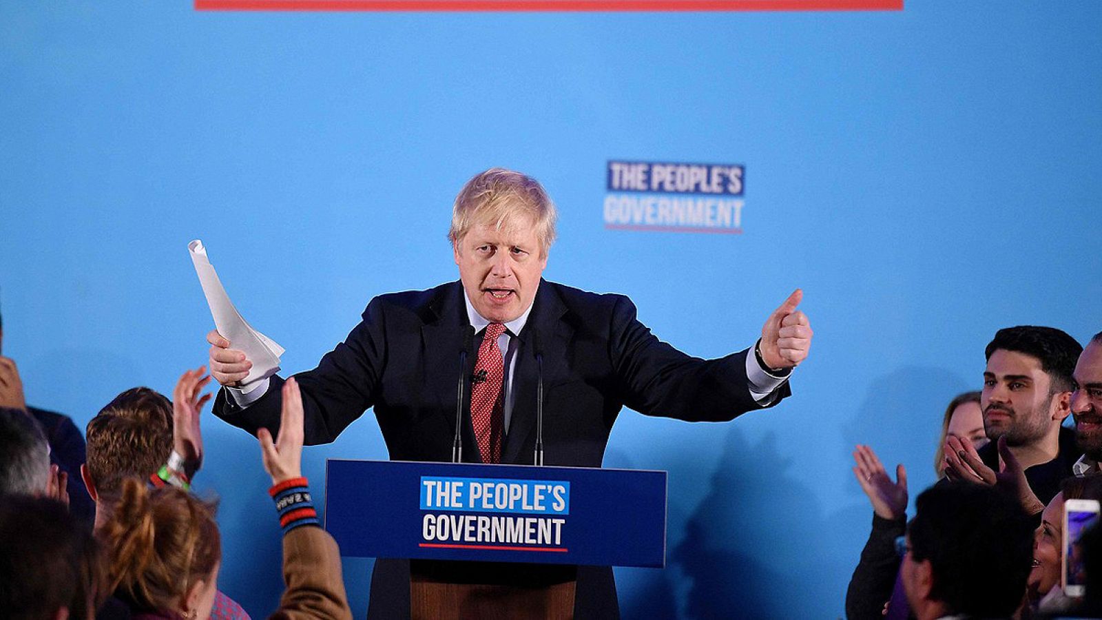 El líder conservador Boris Johnson habla en la sede de su partido tras obtener la mayoría absoluta en las elecciones (Foto: DANIEL LEAL-OLIVAS / AFP)