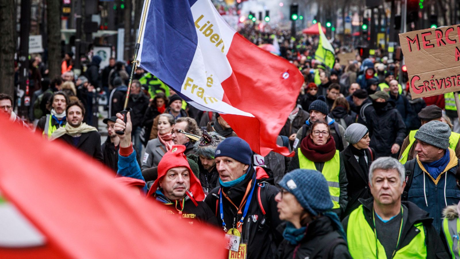 Marcha contra la reforma de las pensiones en París