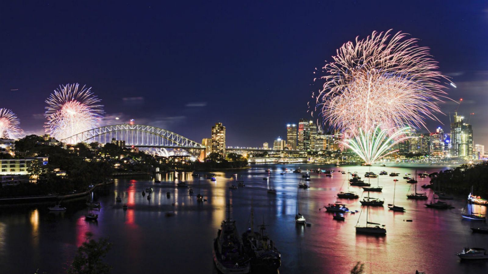 En la ciudad de Sídney, en Australia, es habitual celebrar la llegada del Año Nuevo con un espectáculo pirotécnico, al que acuden millones de personas.