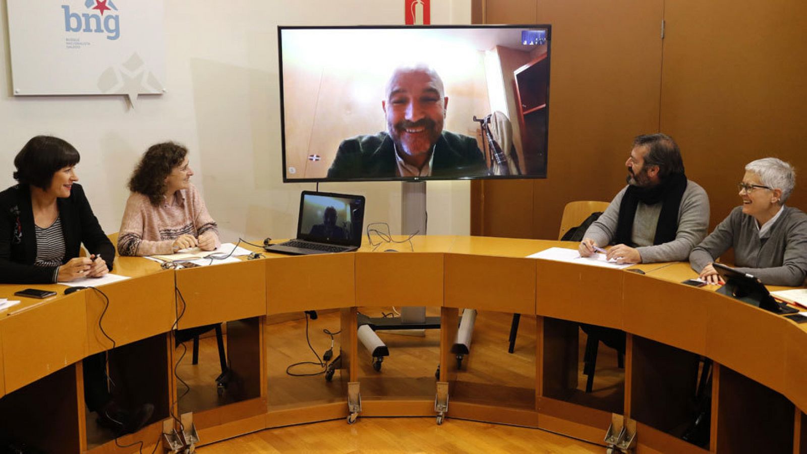 El diputado en el Congreso del BNG, Néstor Rego, participa por videoconferencia en la reunión del Comité del Bloque Nacionalista Gallego.