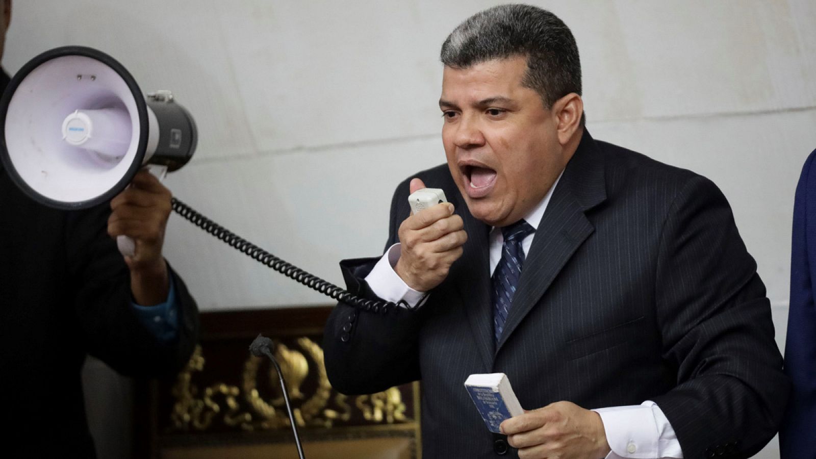 Luis Parra se ha convertido en el sorpresivo presidente del Parlamento venezolano