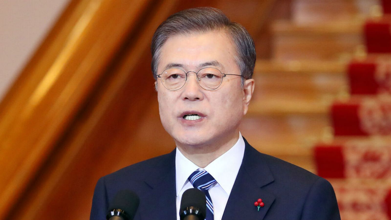 El presidente de Corea del Sur, Moon Jae-in, pronuncia su discurso de Año Nuevo en la Casa Azul presidencial en Seúl.