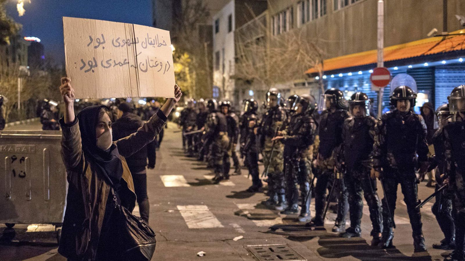 Protestas en irán por el derribo del avión de pasajeros