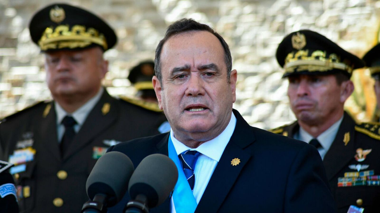 En la imagen, de enero de 2020, Giammattei da un discurso durante una ceremonia militar en Guatemala.