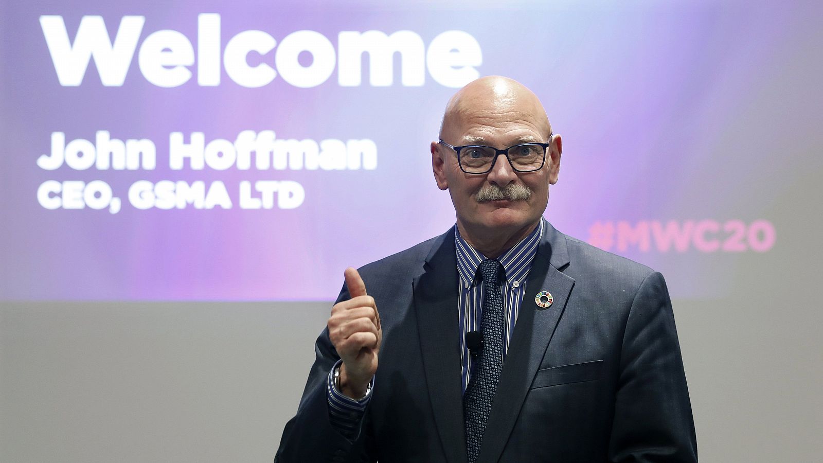 El consejero delegado de la organizadora del Mobile World Congress (MWC), John Hoffman, durante la presentación de la nueva edición del Congreso.