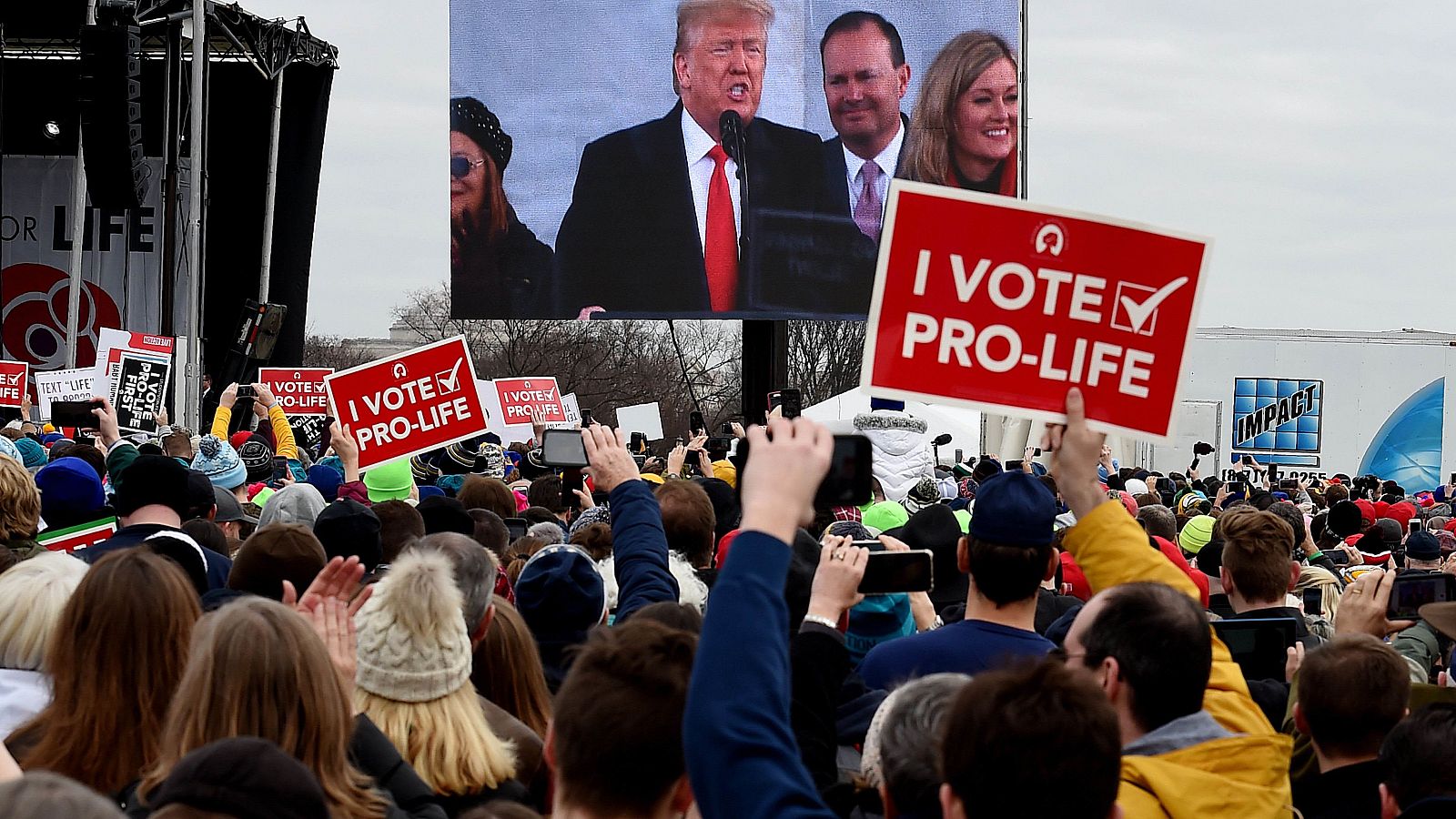 Trump participa en la anual 'Marcha por la vida' celebrada en Washington