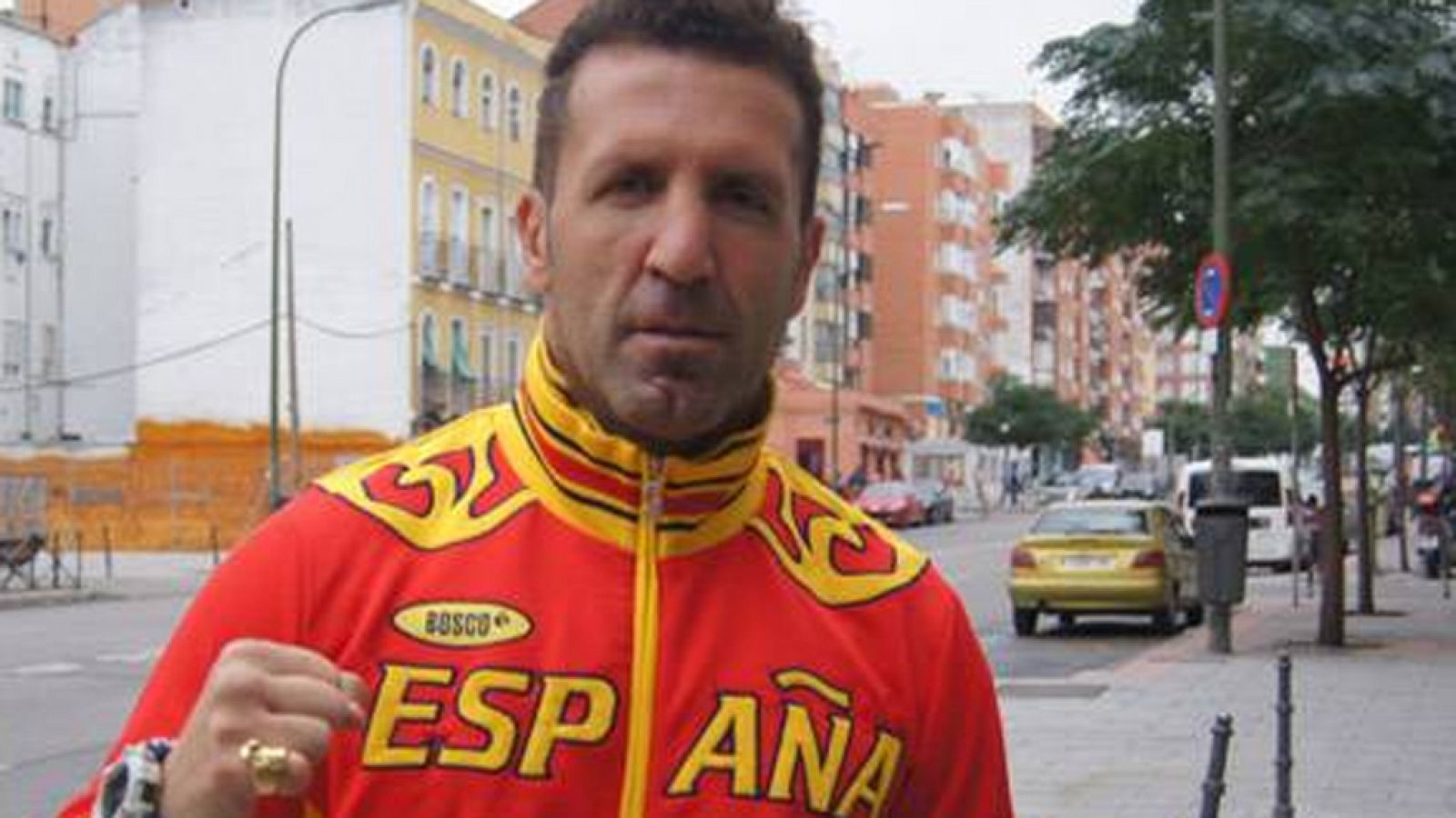 El boxeador Manel Berdonce, conocido como El Tigre de Tetuán, en su barrio natal madrileño