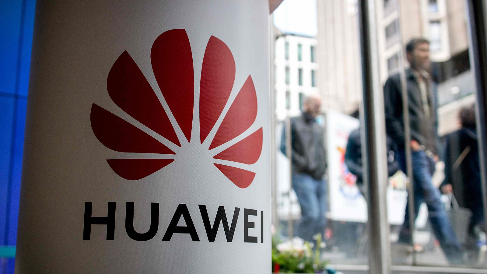 El gigante chino Huawei verá limitado su protagonismo en la implantación de la red 5G en Reino Unido.